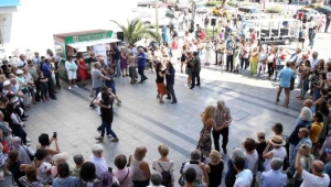 Karşıyaka 14 Şubat coşkusu: Sokakta aşk var!