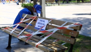 "Evde kal" çağrısını her yere taşıyor