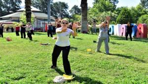 Bornova'da spor kursları açık alanlara taşındı