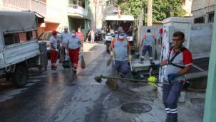 Bayraklı'da 24 mahalle köşe bucak temizlendi