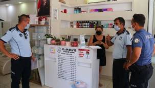 Çeşme Belediyesi'nden kuaför ve berberlere tek kullanımlık önlük ve havlu!