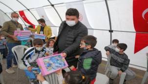 Başkan Kılıç depremin çocuklarını unutmadı