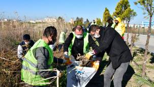 Çiğli'de Bahar Temizliği Kıyı Şeridiyle Başladı