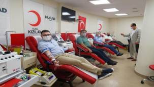 MÜSİAD İzmir'den Kızılay'a Kan Bağışı