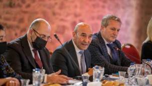 Soyer, 13 kazı başkanıyla bir araya geldiği toplantıda konuştu