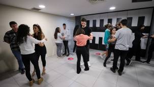 Tarık Akan Gençlik Merkezi'nde dans kurslarına büyük ilgi