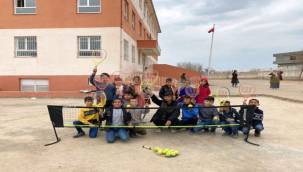 Buca Belediyesi ilkokul öğrencilerine yardım eli uzattı