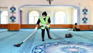 Çiğli'de Camilere Ramazan Temizliği