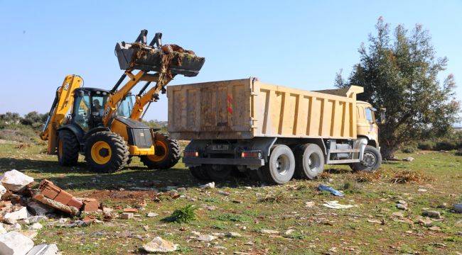 Didim Belediyesi Tehlikeli Yapıların Yıkımına Başladı