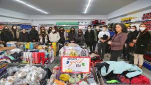 Öğrencilerden Sosyal Markete Destek