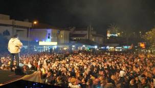 Ot Festivali Konserleriyle Alaçatılılar Baharı Karşıladı