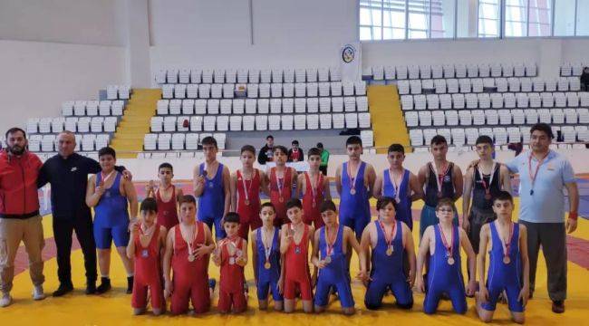 Yunusemre Belediyespor Güreşte de Çok Başarılı