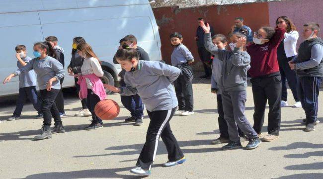 Yunusemre'li çocuklara basketbol seçmeleri