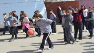 Yunusemre'li çocuklara basketbol seçmeleri
