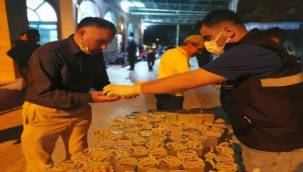 Aydın Kadir Gecesi'nde limonata dağıttı