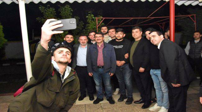 Başkan çelik öğrencilerle beraber sahur yaptı