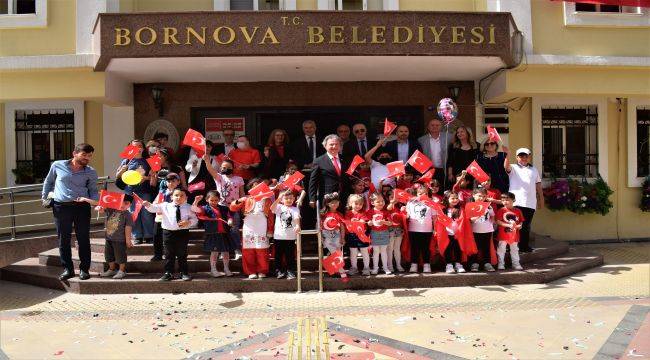 Başkan İduğ, makamımı çocuklara teslim etti