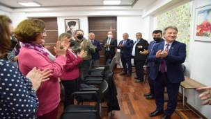 Çalışanlardan Başkan İduğ'a üçüncü yıl kutlaması