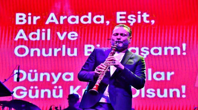 Hüsnü Şenlendirici'den romanlara özel konser