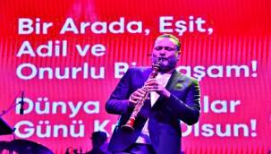 Hüsnü Şenlendirici'den romanlara özel konser