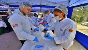 İzmir dayanışması Ramazan'da büyüyerek sürüyor