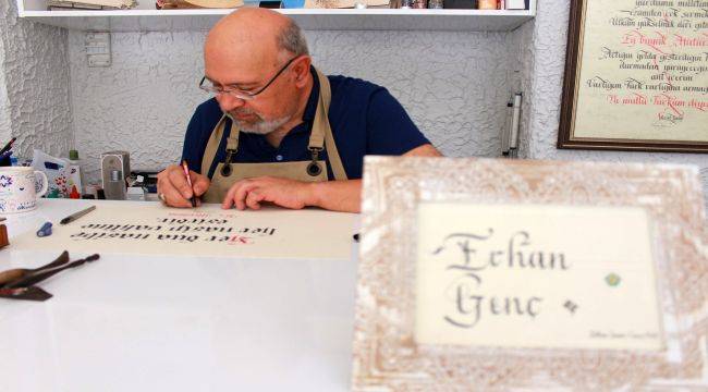 Kaligrafi Sanatçısı Erhan Genç Karşıyaka'da Atölye Açtı