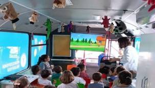 Anneler Alışverişte Çocuklar Oyun Otobüsünde