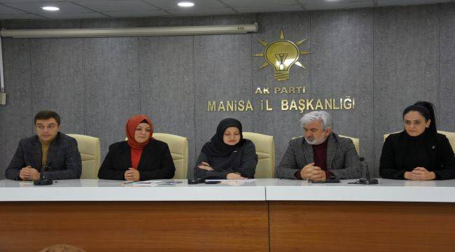 AK Parti Kadın Kolları Başkanı Aynil Yavaş'ın basın açıklaması 
