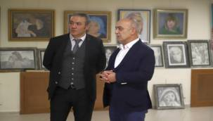 'Çizgilerdeki Yaşanmışlık' Sergisi Kartal'da Açıldı