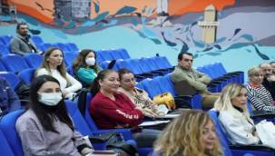 Ege Üniversitesinde, Türkiye'nin dört bir yanından hemşire ve teknikerlere eğitim veriliyor