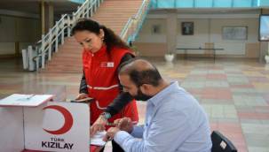 Egeli öğrenciler kan bağışladı