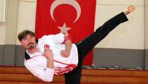Gaziemir Belediyesi Taekwondo Antrenörü Volkan Yalçınkaya Türkiye Şampiyonu