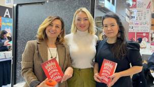 İzmirli Yazar Bozkurt'a Okuyucu İlgisi