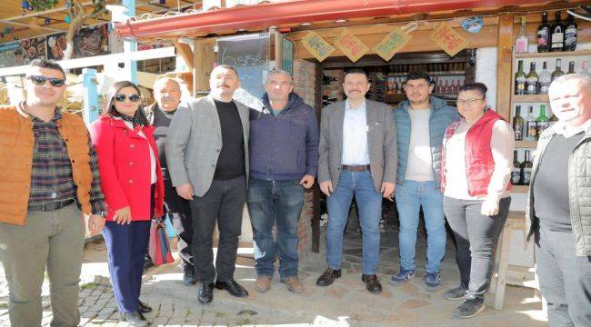 Büyükşehir'in yapması gerekenleri biz yapıyoruz