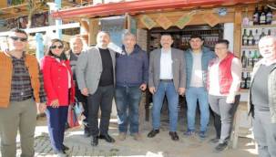 Büyükşehir'in yapması gerekenleri biz yapıyoruz