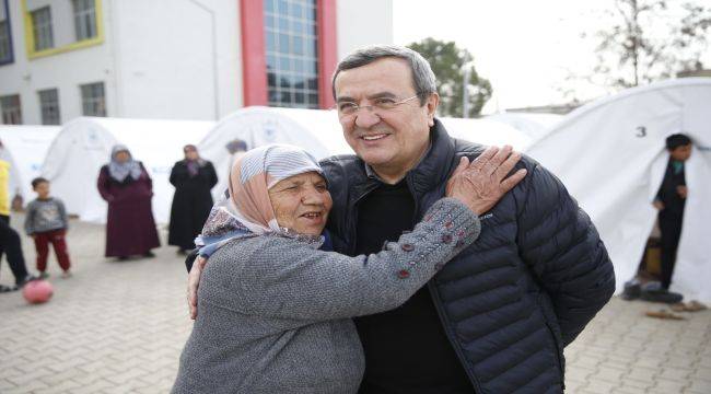 Batur'dan Konak'ın çadır kentine ziyaret