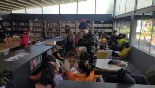 Bayraklı'da çocuklar hem eğleniyor, hem öğreniyor