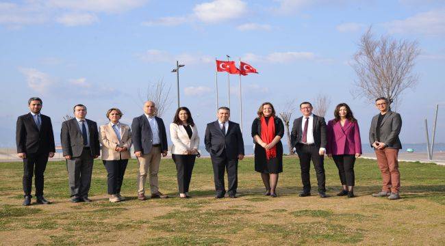 EMD İzmir Şubesi'nde "Birlikte Güçlüyüz" ekibi adaylığını açıkladı 
