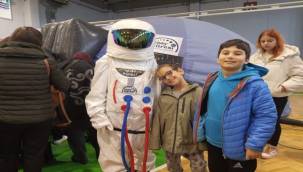 FOÇA'DA ÇOCUKLAR UZAY KÜRESİ İLE ÖĞRENDİ