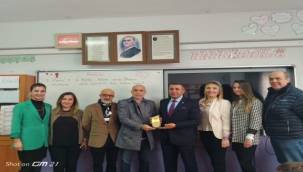 İzmir Fenerbahçeliler Derneği'nden bin 500 öğrenciye bayramlık kıyafet!