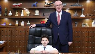 Başkan Kurt makamını 9 yaşındaki Muhammed Eren'e bıraktı