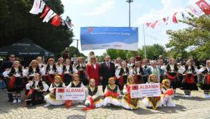 Bornova'da gökyüzü uçurtmalarla renklendi