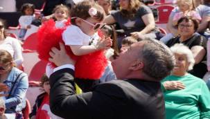 Çeşme'de 23 Nisan coşkusu Selda Bağcan ile zirveye ulaştı