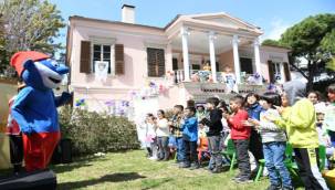 Depremzede çocuklara Bornova Belediyesi'nden moral etkinliği