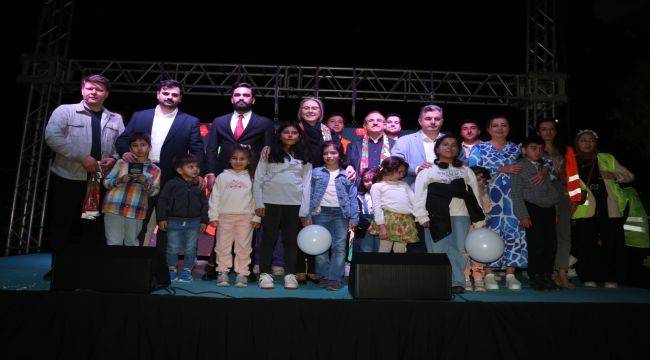 Karşıyaka'da, AK Parti Gençlik Kolları'ndan coşku dolu '23 Nisan Şenliği'
