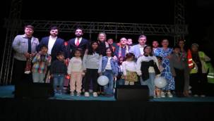 Karşıyaka'da, AK Parti Gençlik Kolları'ndan coşku dolu '23 Nisan Şenliği'