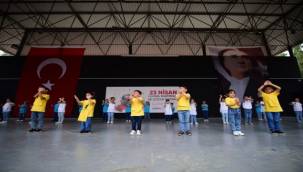 Bornova'da sahne çocukların