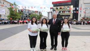 Narlıdere'de 19 Mayıs Coşkusu Resmi Törenlerle Başladı