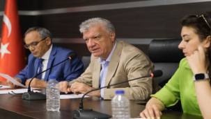 Narlıdere'de Ayın Personeli Hediyesini Meclis Toplantısında Aldı