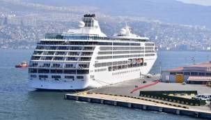 Bu Yılın 10'uncu Kruvaziyer Gemisi De İzmir'e Yanaştı